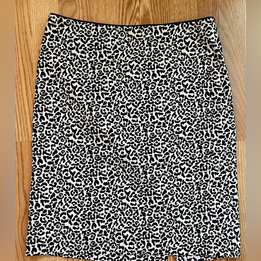 White House/Black Market Leopard Print Skirt size 8